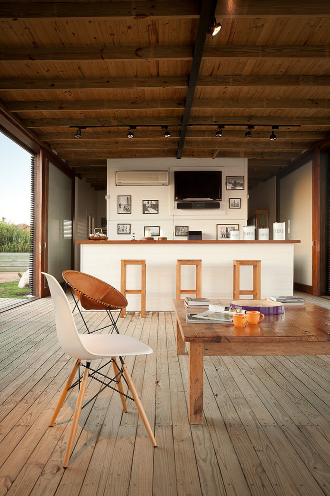 Beach House by Martin Gomez Arquitectos