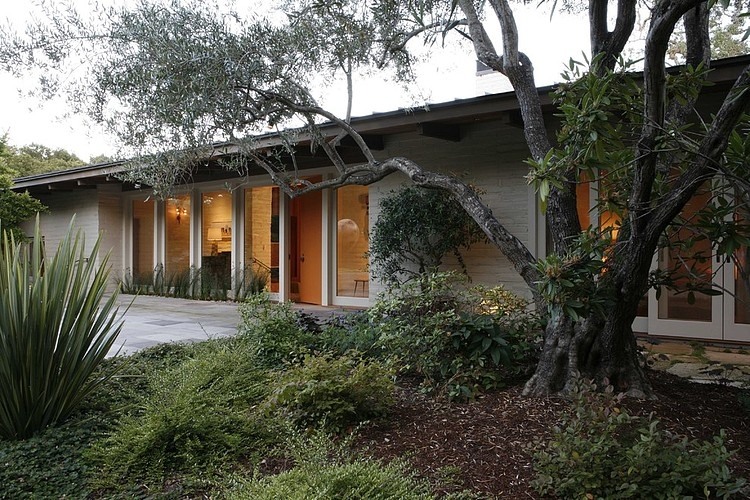Portola Valley House by Charles DeLisle