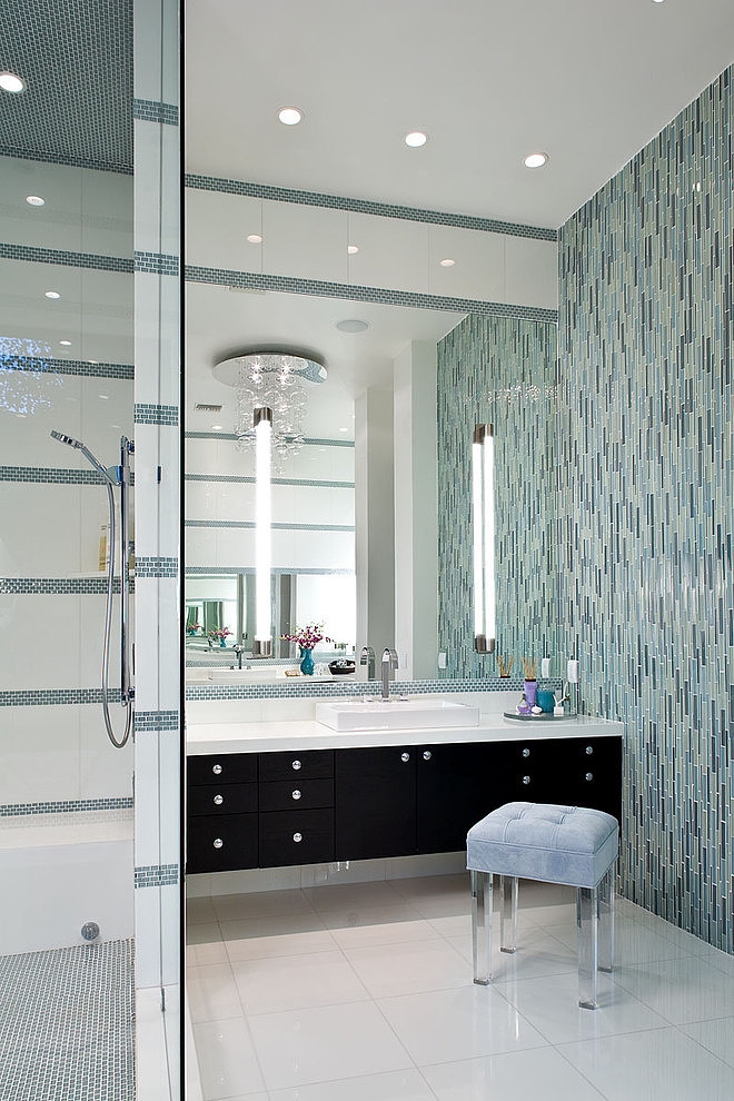 Contemporary House by KuDa Photography