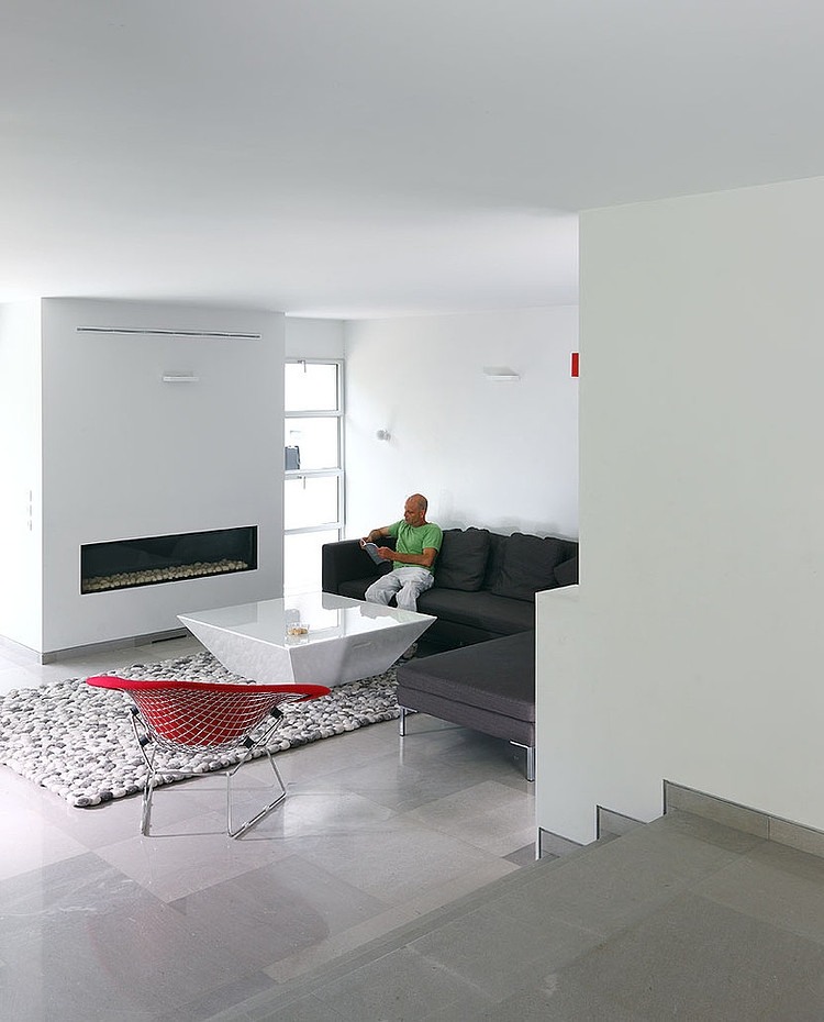 House L by Amitzi Architects