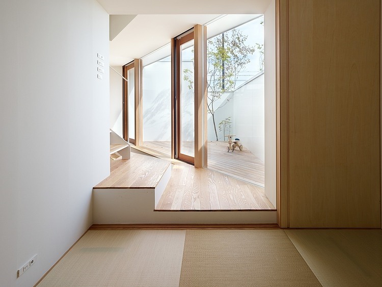 House In Minoh by Fujiwaramuro Architects
