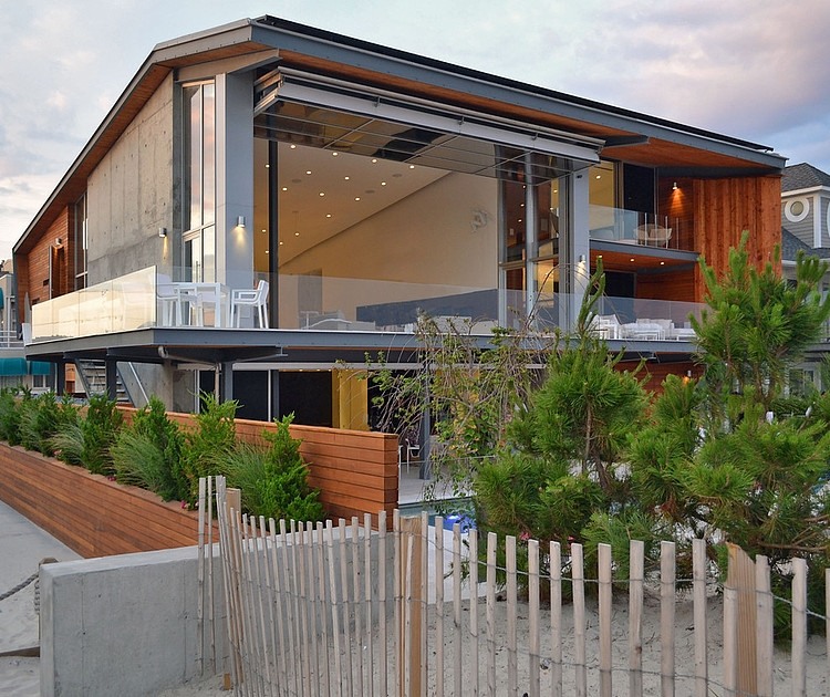 Long Island Beach House by West Chin Architect