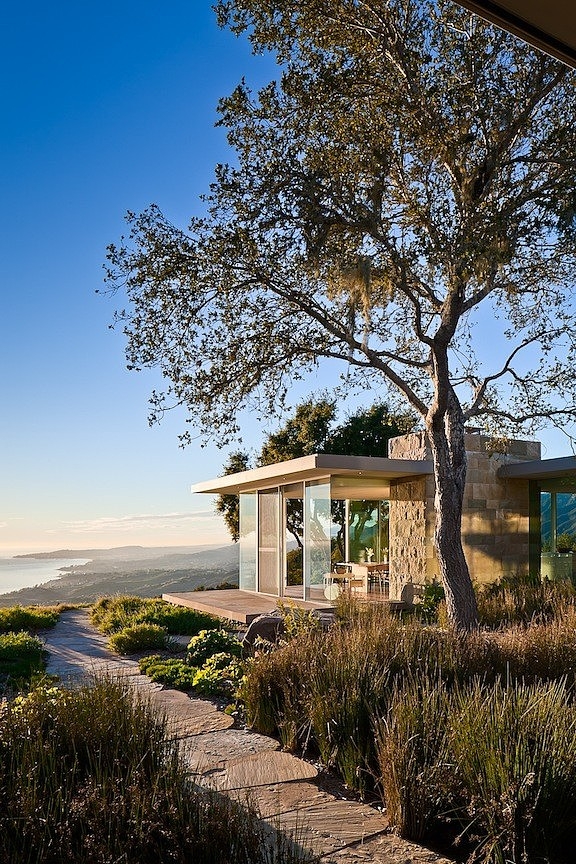 Carpinteria Foothills Residence by Neumann Mendro Andrulaitis