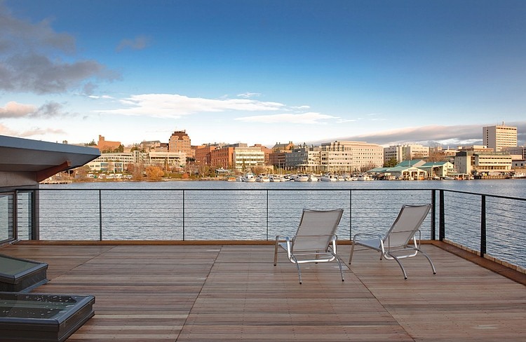 Seattle Floating Home by Dyna Contracting