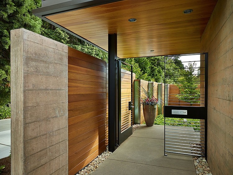 Courtyard House by DeForest Architects