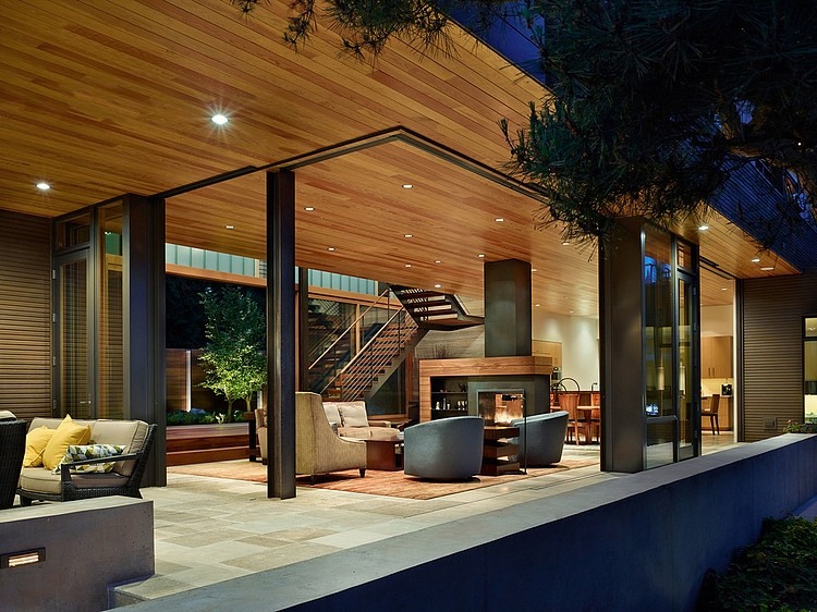 Courtyard House by DeForest Architects