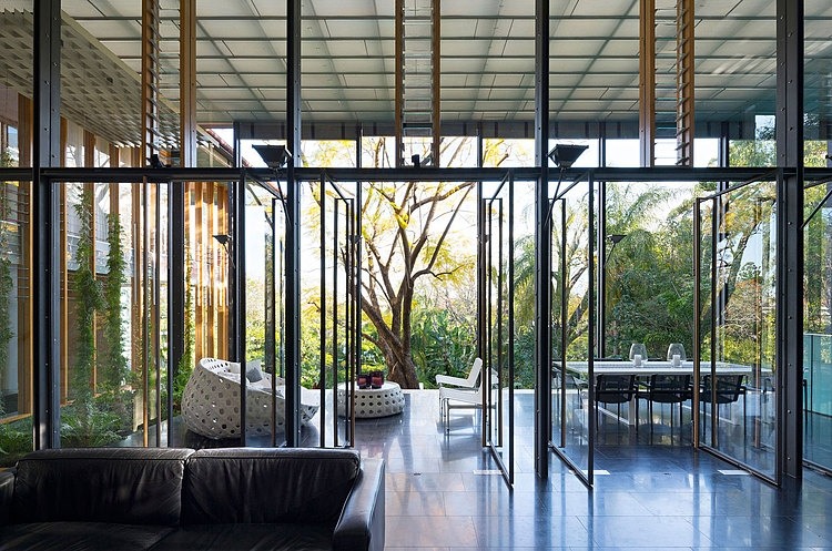 Taringa Residence by Loucas Zahos Architects