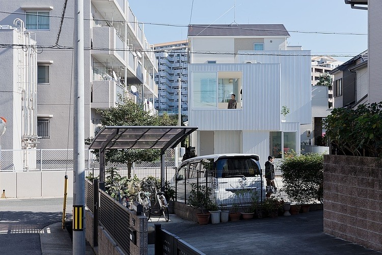 House in Chayagasaka by Tetsuo Kondo Architects