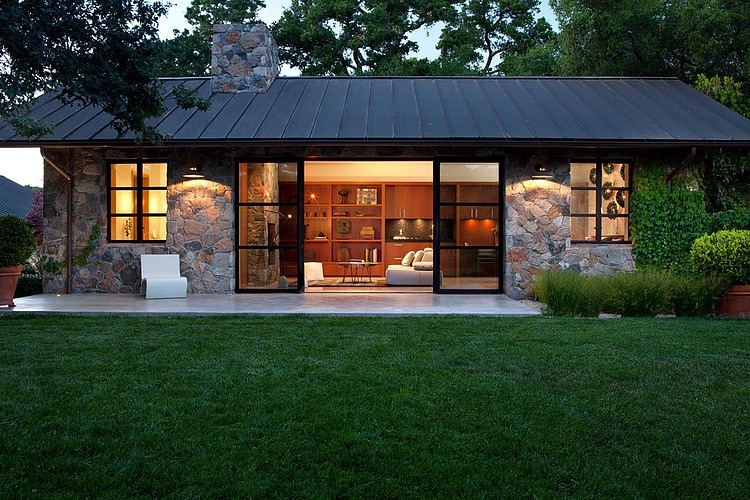 Fieldstone Guest Cottage by De Meza + Architecture