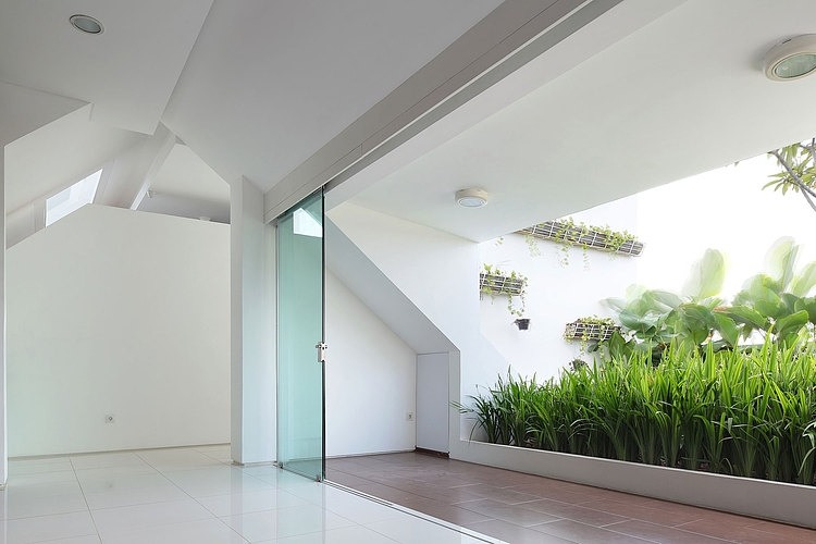 Split House by TWS & Partners