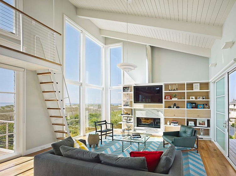 Avalon House by McCoubrey / Overholser