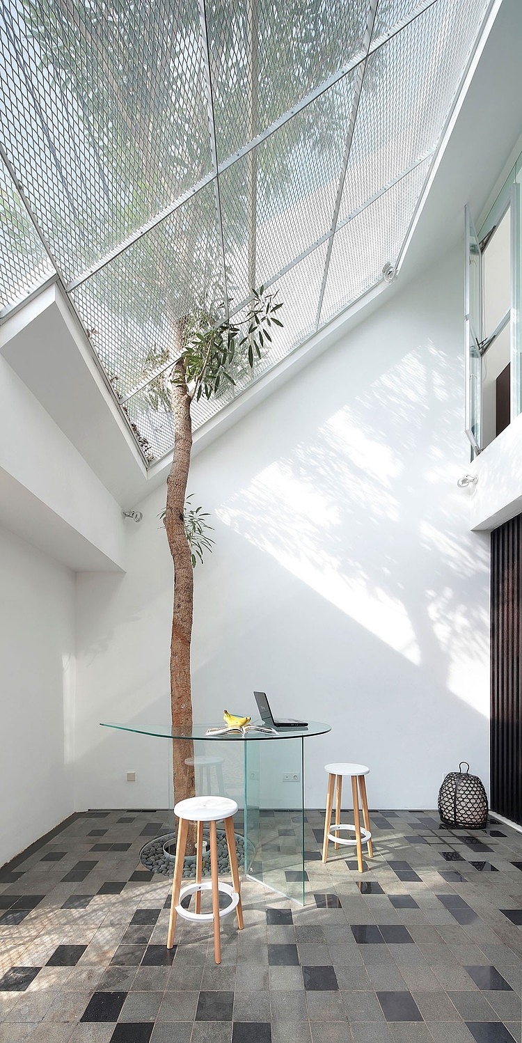 Split House by TWS & Partners