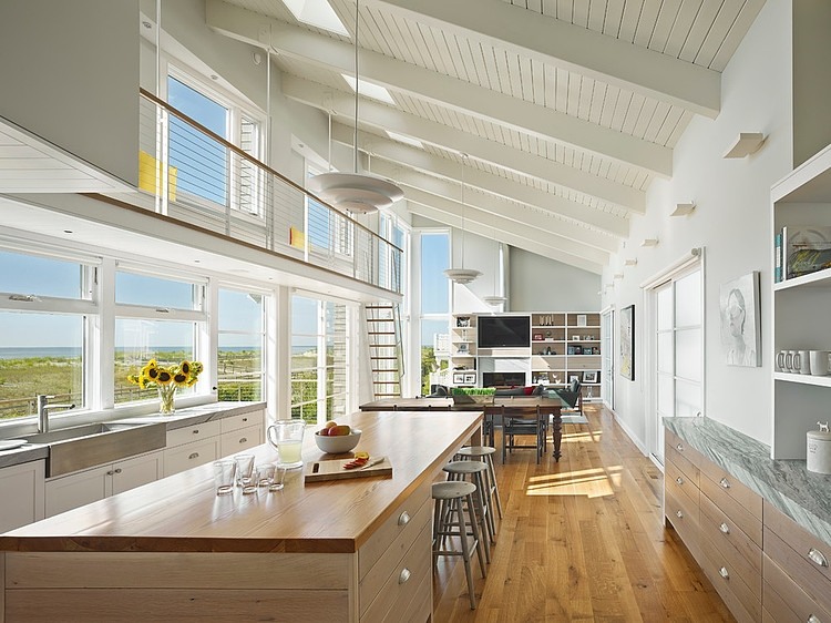 Avalon House by McCoubrey / Overholser