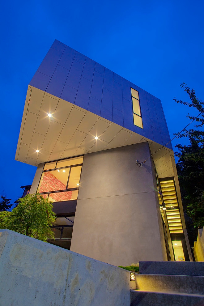 Phinney Ridge House by Logan's Hammer Building & Renovation