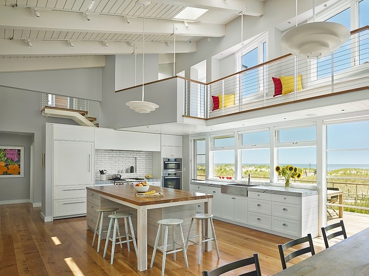 Avalon House by McCoubrey / Overholser