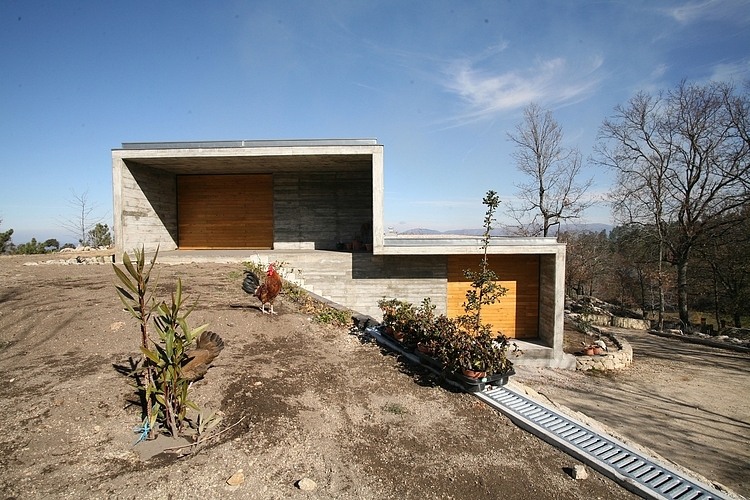 House on a Hill by Oficina d'Arquitectura