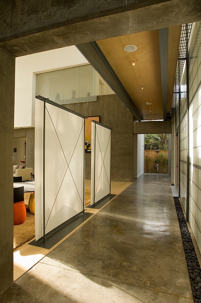 Ramchandani Residence by Intexure Architects