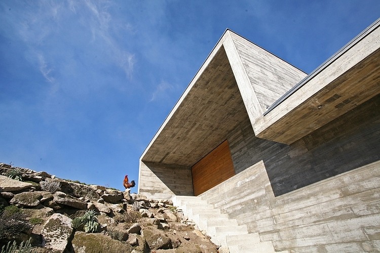 House on a Hill by Oficina d'Arquitectura