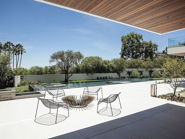 1232 Sunset Plaza by Belzberg Architects