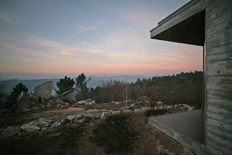 House on a Hill by Oficina d'Arquitectura