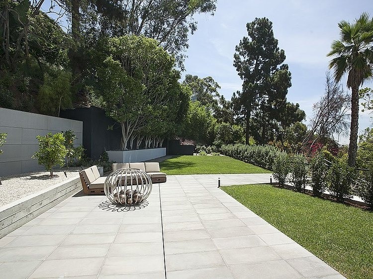 1232 Sunset Plaza by Belzberg Architects