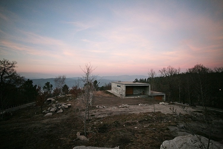 House on a Hill by Oficina d'Arquitectura