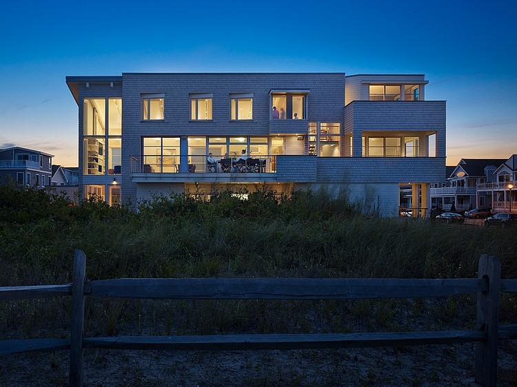 Avalon House by McCoubrey / Overholser