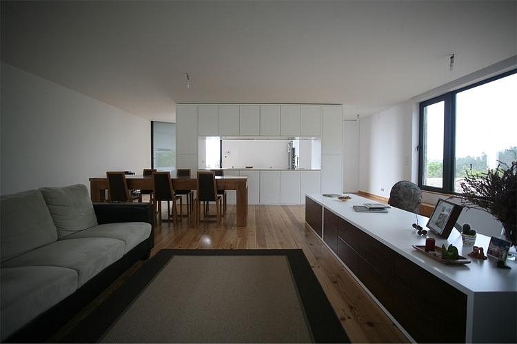 House on a Hill by Oficina d'Arquitectura