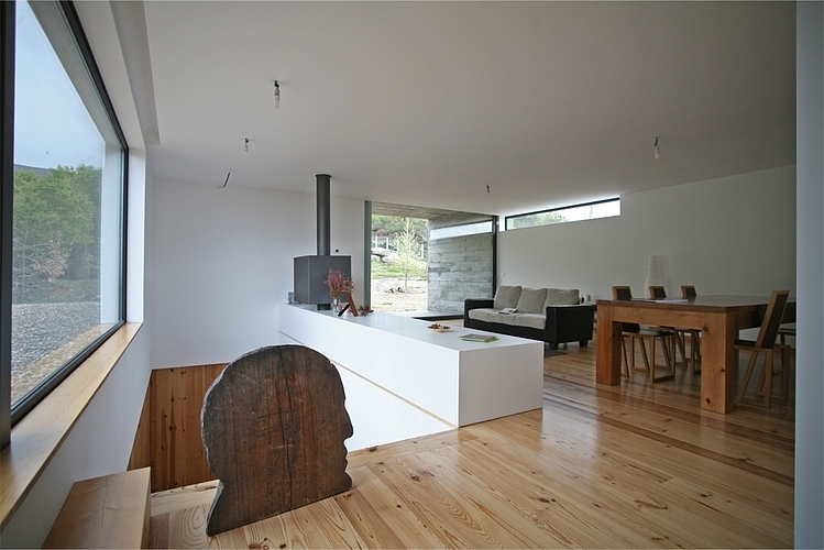 House on a Hill by Oficina d'Arquitectura