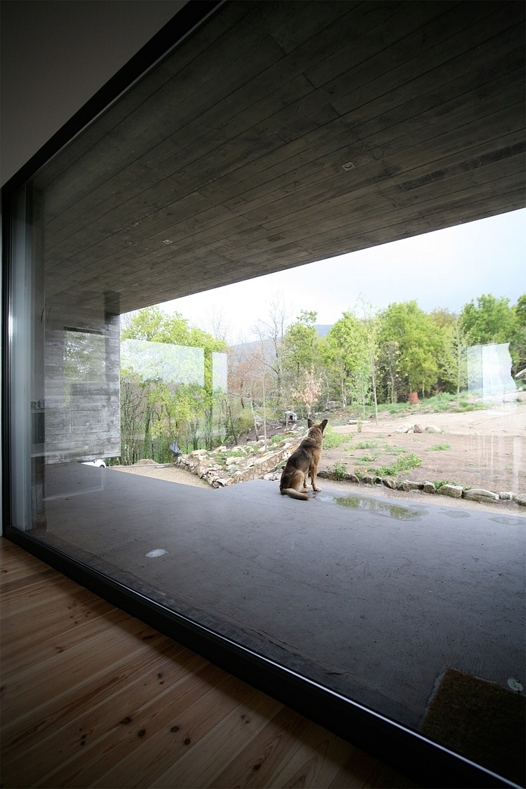 House on a Hill by Oficina d'Arquitectura
