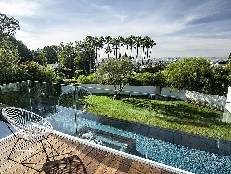 1232 Sunset Plaza by Belzberg Architects