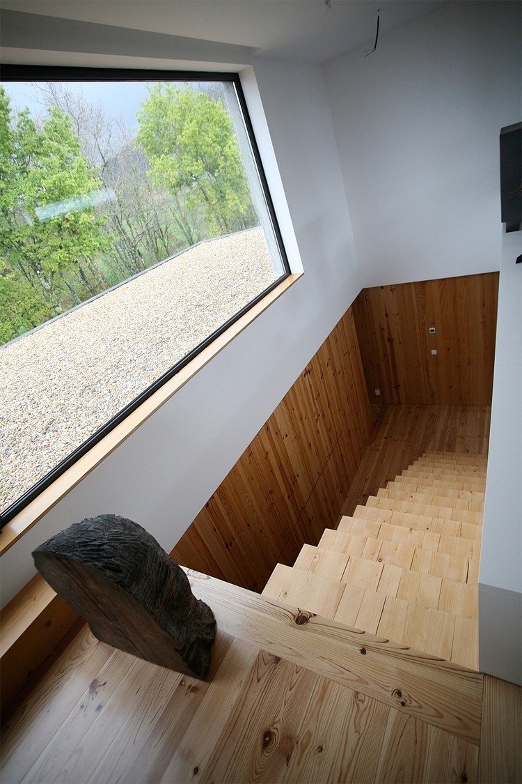 House on a Hill by Oficina d'Arquitectura