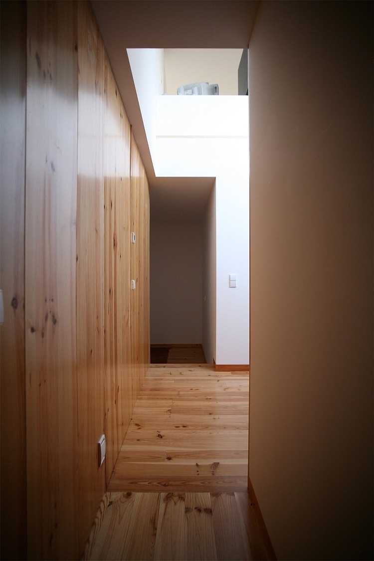 House on a Hill by Oficina d'Arquitectura