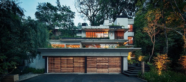 House by the Lake by CHK Arquitectura