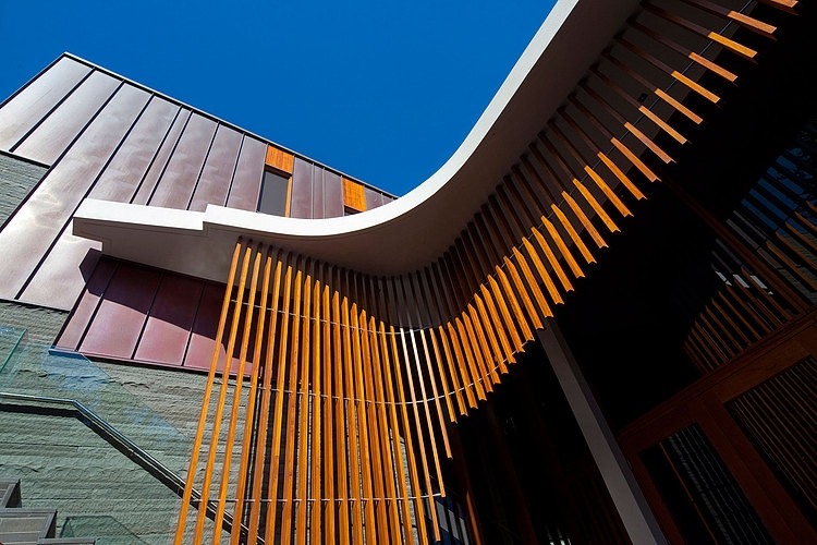 Serpentine Residence by Turner