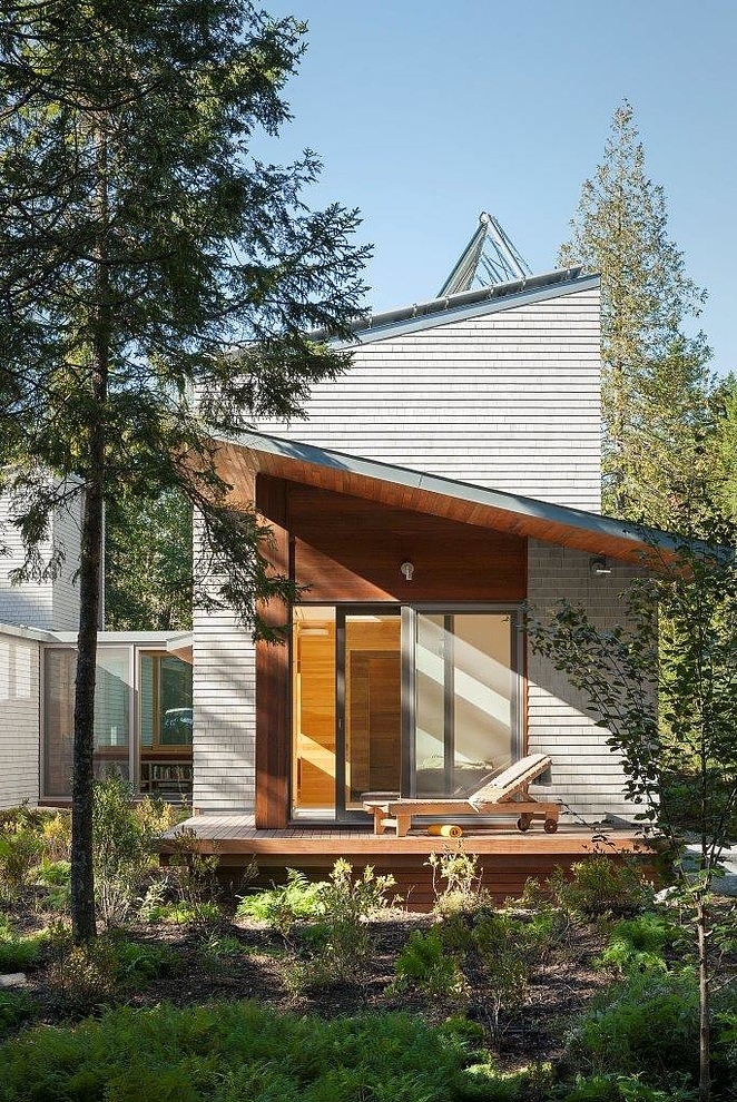 Pond House by Peacock Builders