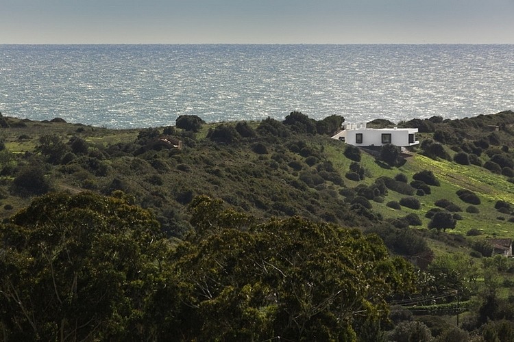 Villa Escarpa by Mario Martins