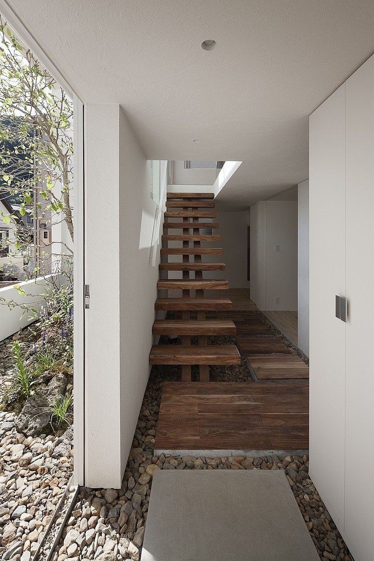 Frame House by Uid Architects & Associates