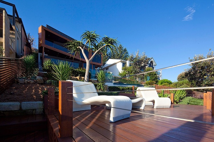 Serpentine Residence by Turner