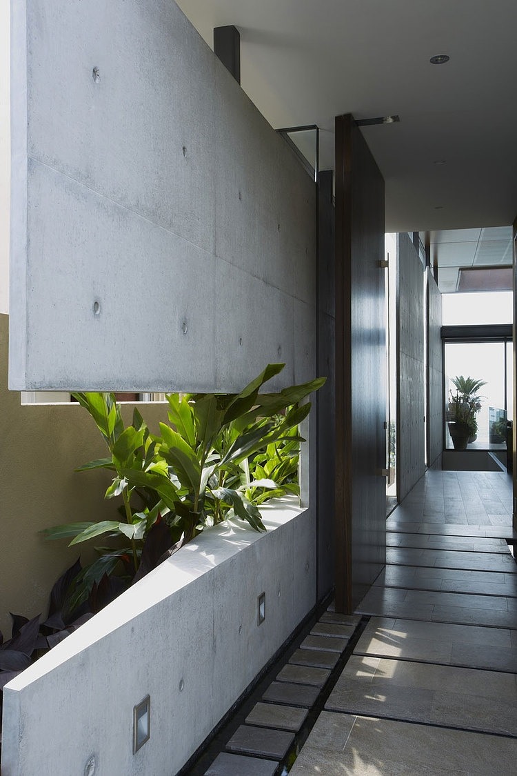 Bronte House by Rolf Ockert Design