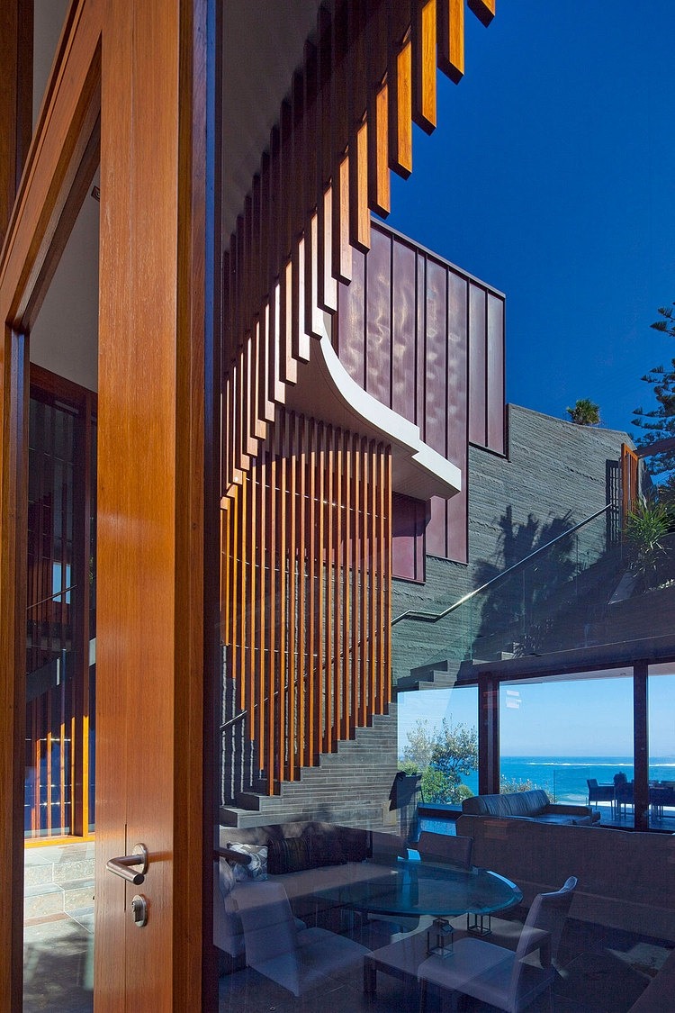 Serpentine Residence by Turner