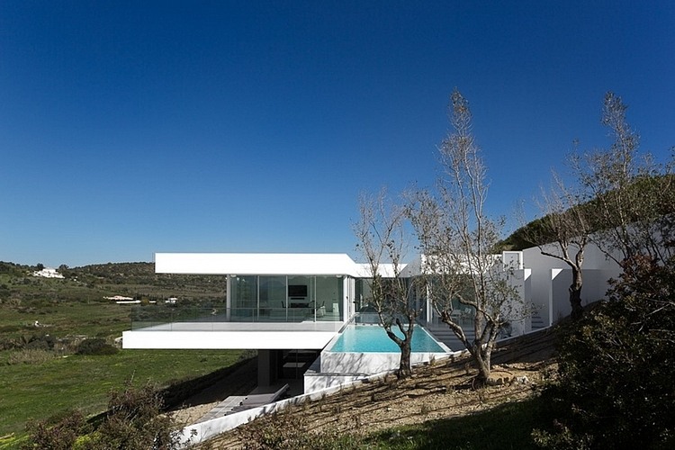 Villa Escarpa by Mario Martins