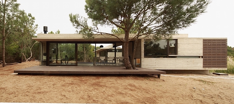 Casa Carassale by BAK Arquitectos
