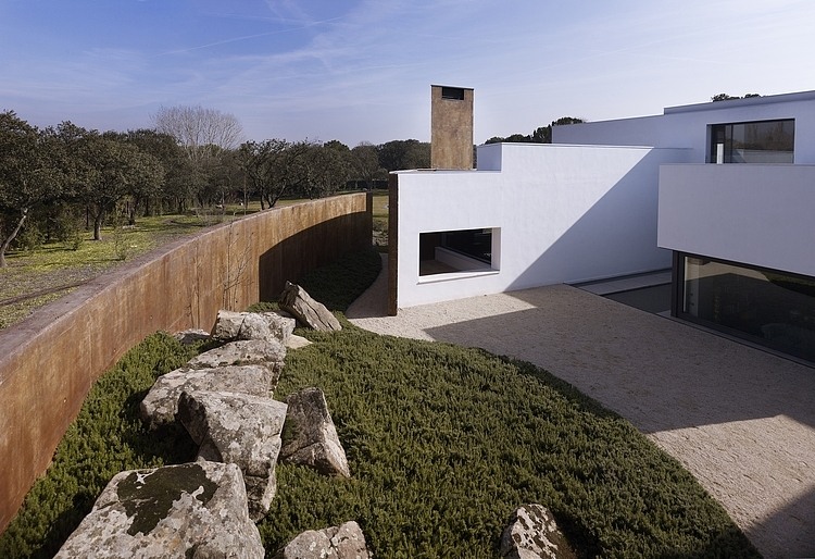 Moraleja House by DAHL + GHG Architects