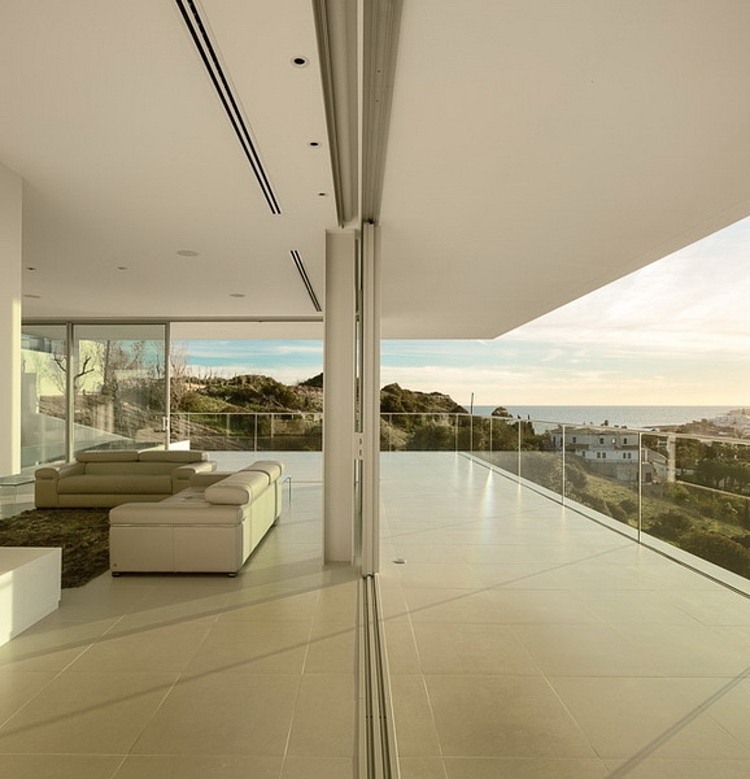 Villa Escarpa by Mario Martins