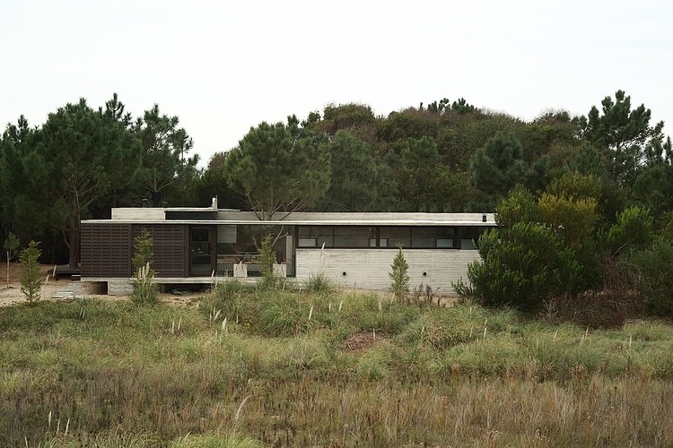 Casa Carassale by BAK Arquitectos
