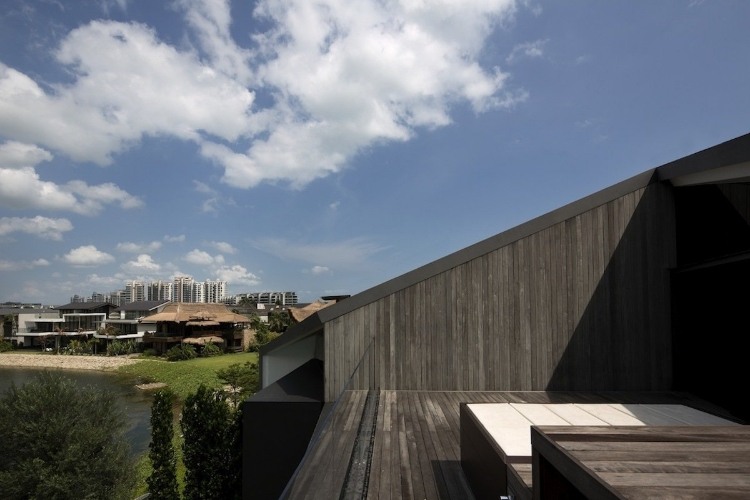 Diamond House by Formwerkz Architects