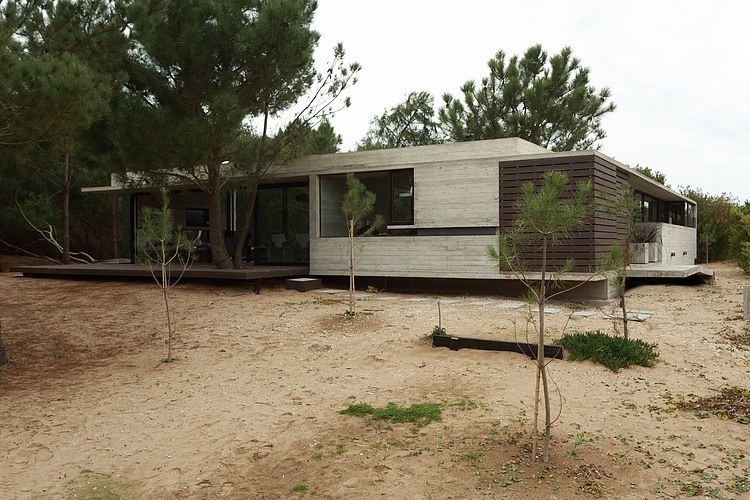 Casa Carassale by BAK Arquitectos