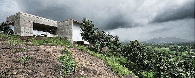 Liquid Stone House by SPASM Design Architects