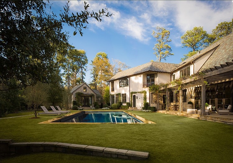 Houston Residence by Thompson Custom Homes